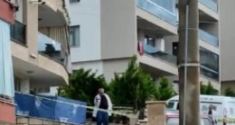 Cam silerken balkondan düşen kadın öldü
